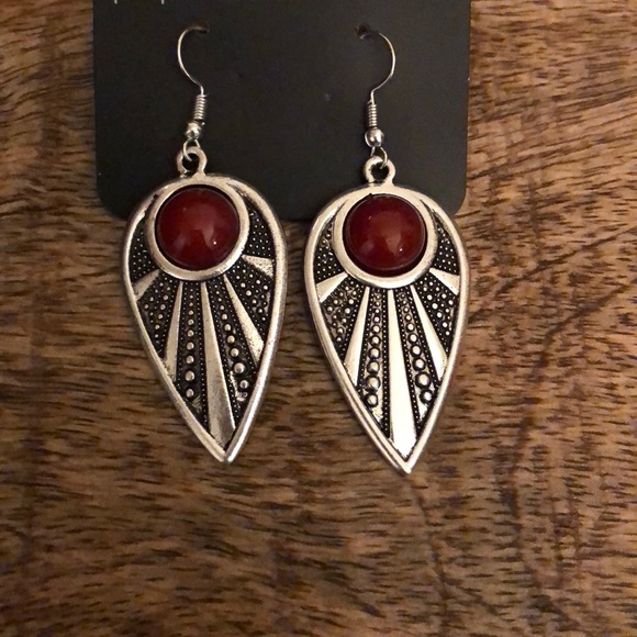 New Maroon earrings on fish hook - Picture 1 of 1